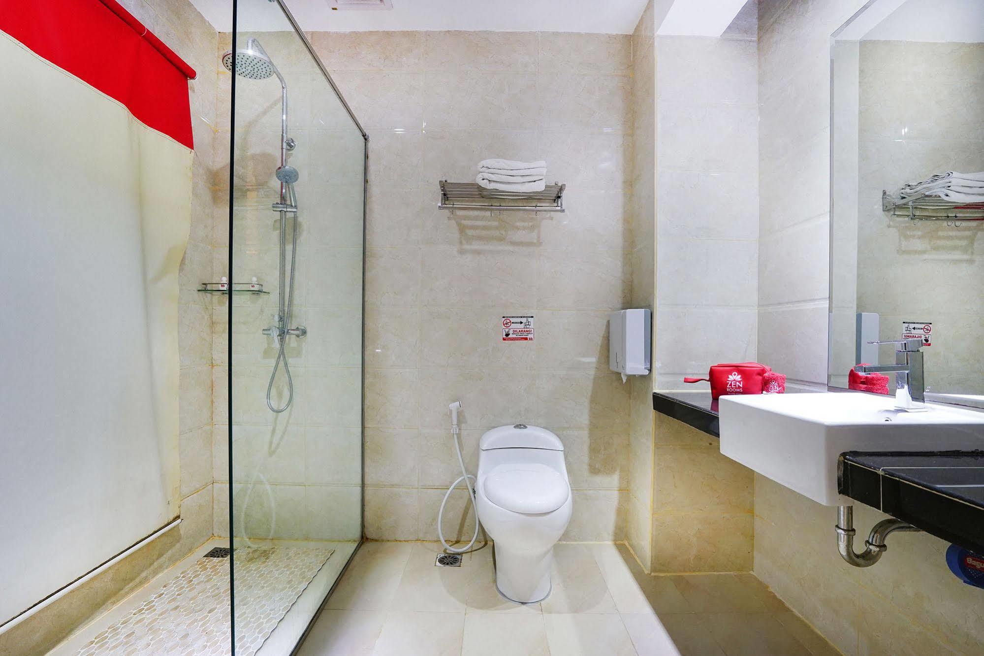 Zen Rooms Near Bcs Mall Penuin Batam Bagian luar foto