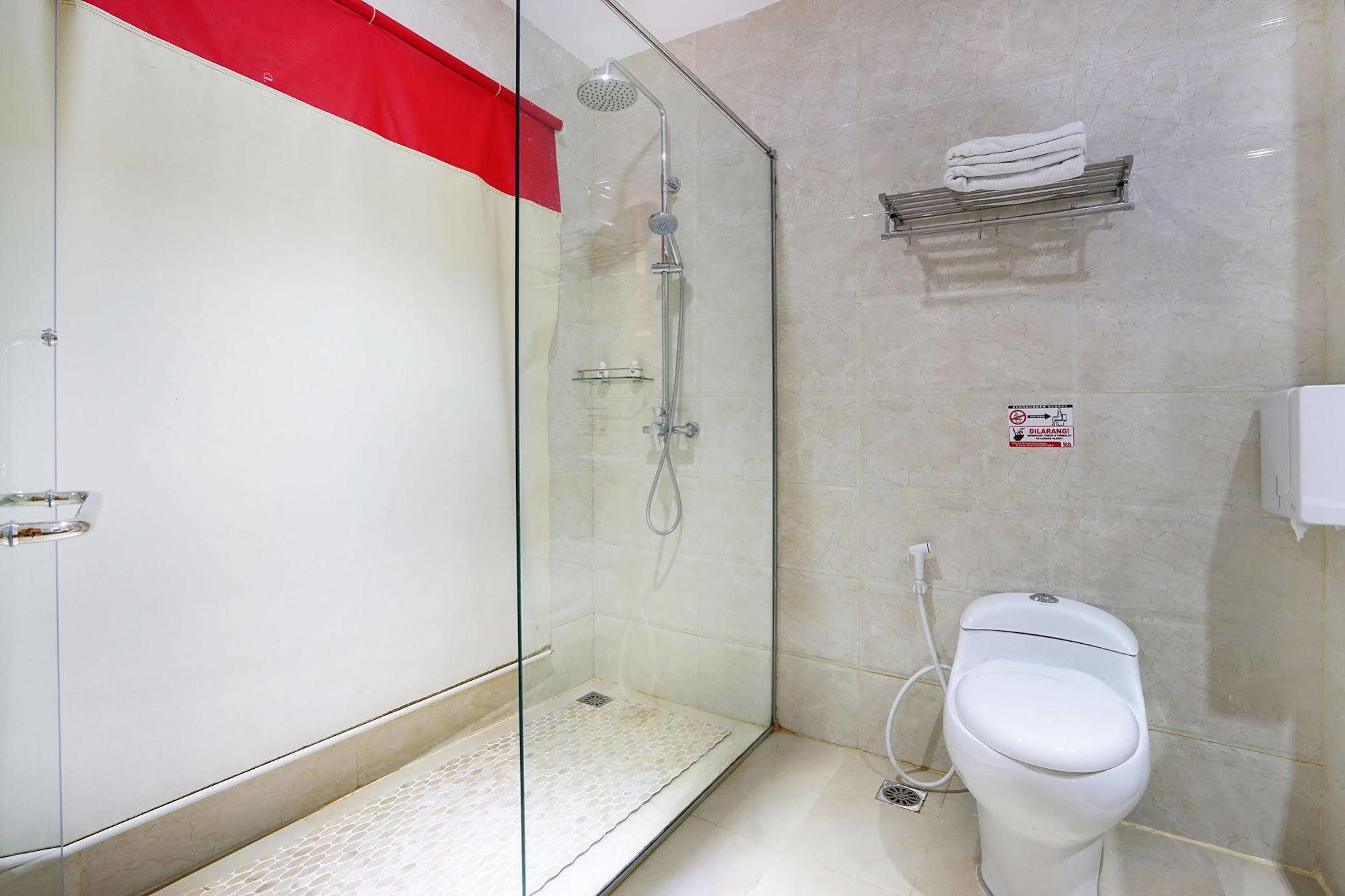 Zen Rooms Near Bcs Mall Penuin Batam Bagian luar foto
